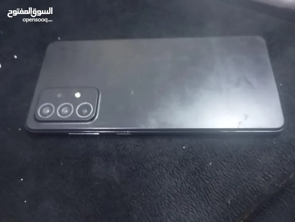 تلفون اي 72 سامسونج  تلفون في نقره خفيفه مو مئثره