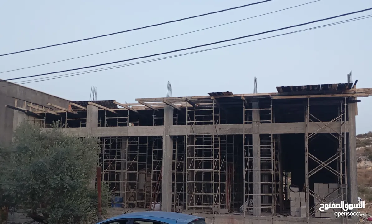 مخازن للايجار تبعد كيلو متر واحد عن شارع حيفا  بين اليامون والسيلة الحارثيه