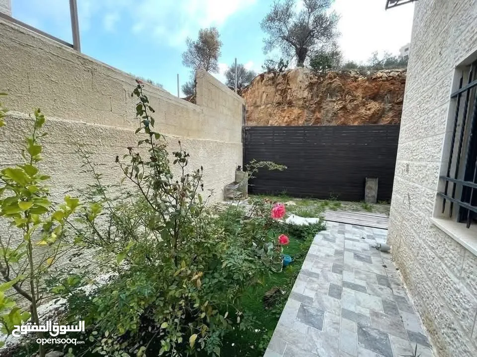 شق للبيع طابق اول مع حديقه في الطيره خلف المدرسه الانجيليه