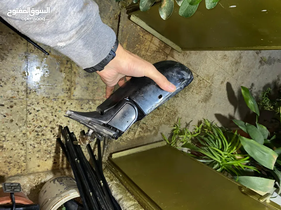 كراسي فولفو 240 و بخاخ مواسير و زجاج و قطع اخرى كثيره للبيع المستعجل