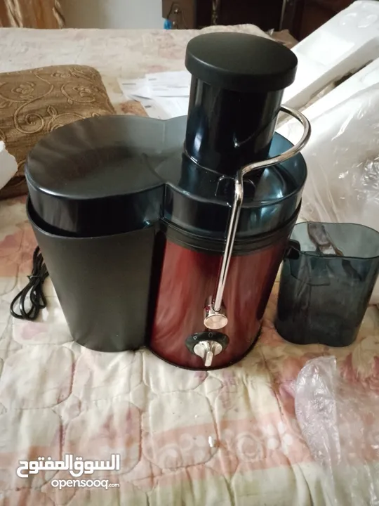 مجموعه اجهزه للبيع عصاره جزر جديده وطنجره أرز المانيه بحاله الوكاله وقلايه هوائيه صغيره