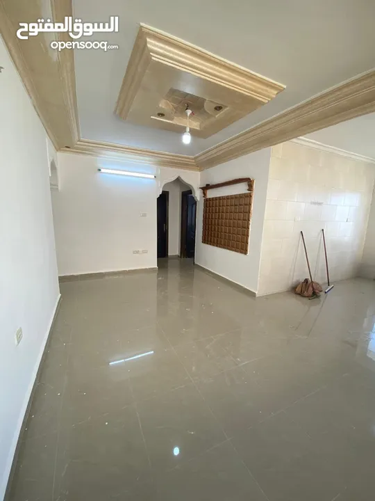 شقة للبيع طابق رابع بالقرب من دوار صحارى