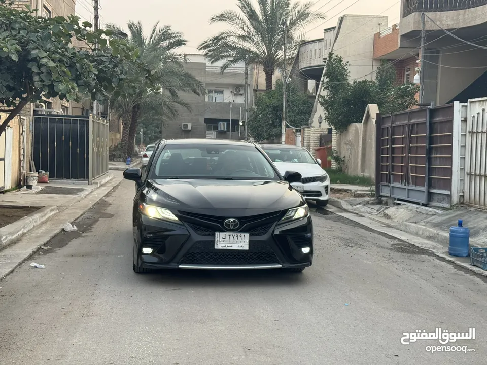 Toyota Camry  2018 SEبلس  لون اسود رقم بغداد  محرك اربعه سلندر 2500