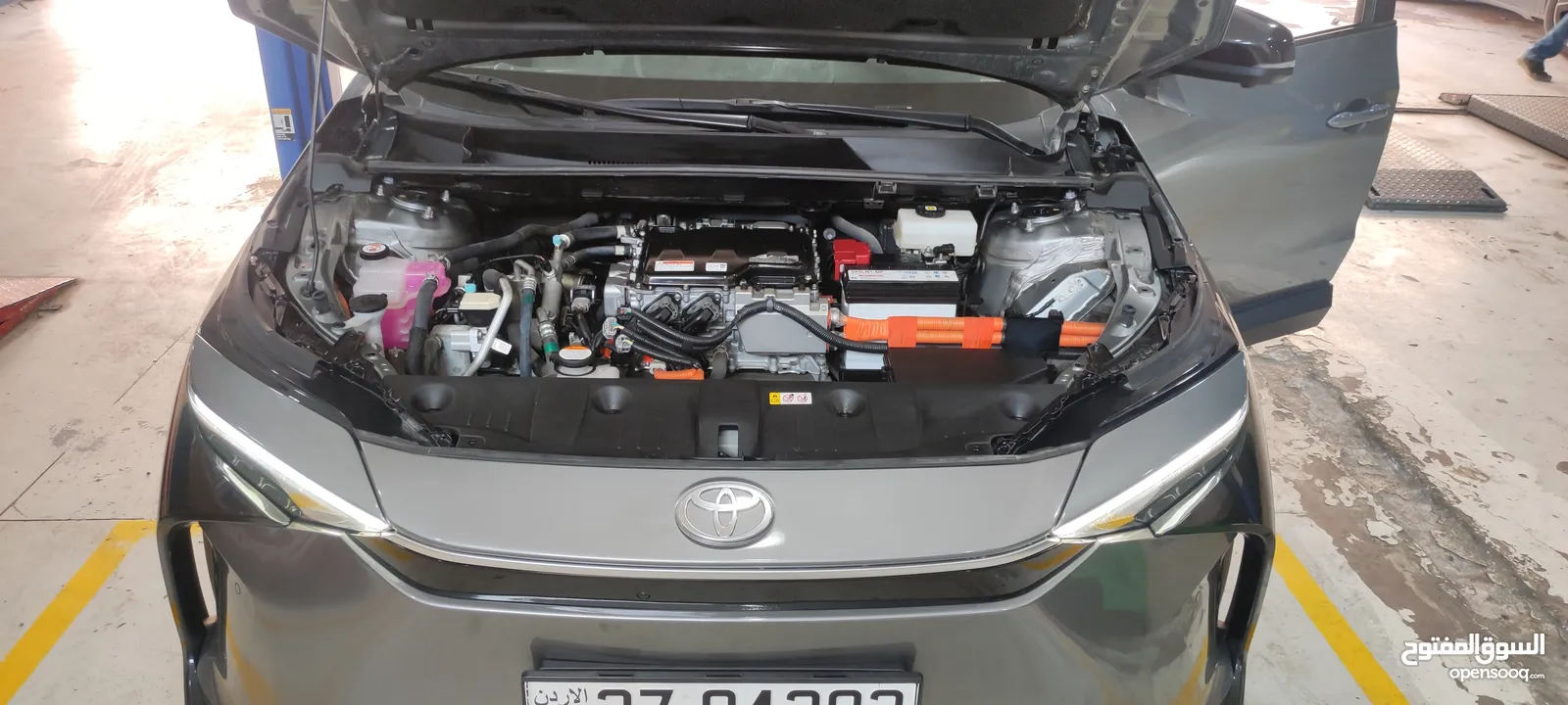 - Toyota bZ4X 2023  كهربائية بالكامل  فئة Long Range Pro  دفع أمامي