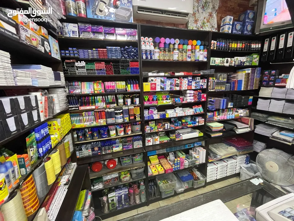 مكتبة وألعاب
