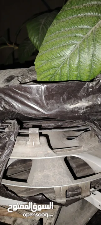 جنط حديد كامري او كورولا مقاس 15 مع طاسات اصلية