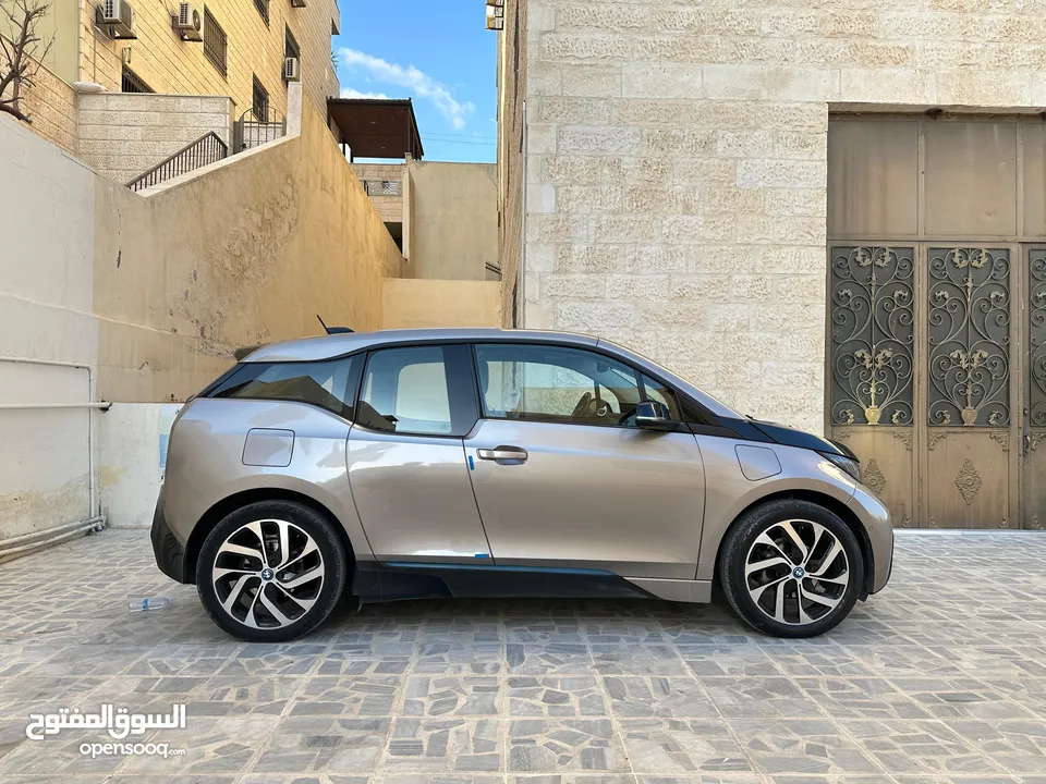 50 كم ماشيه دفعه 8 قسط 200 بدون بنك BMW i3  شحن منزلي و كازيه نظام بنزين ريكس تيرا