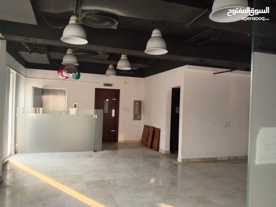 6Me18-Fabulous offices for rent in Qurm near Al Shati Street.