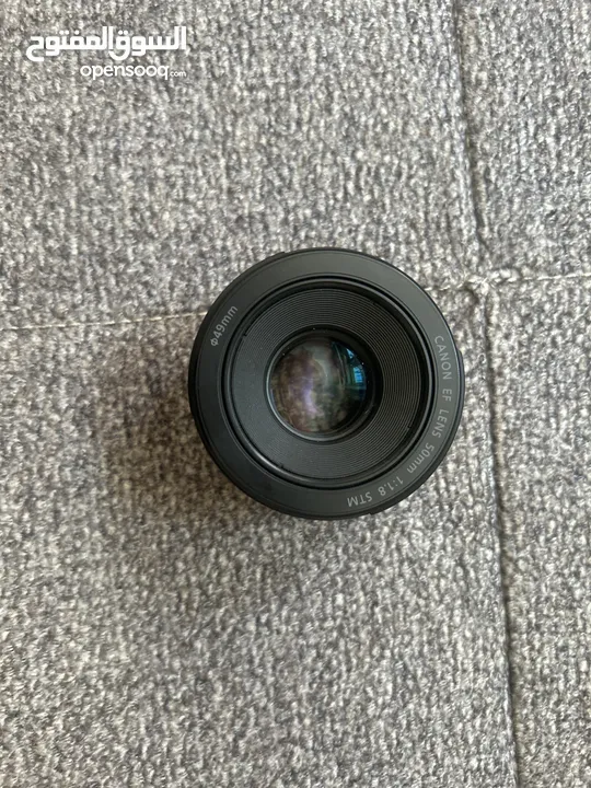 كاميرا Canon 80D شبه جديدة للبيع مع عدستين احترافيتين (75-300mm + 50mm) واكسسوارات كاملة