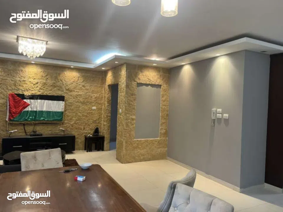 شقه للبيع مساحه 150ثلاث غرفة نوم حمامين بلكونتين صالون صاله مطبخ طابق ثالث اصنصين