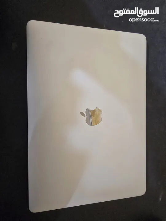 macbook  pro 2017. بسعر حرق