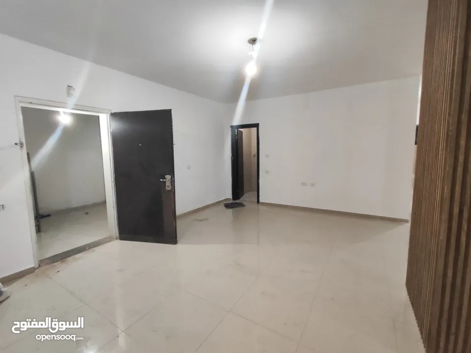 شقة غير مفروشة مع حديقه للايجار في عين مصباح