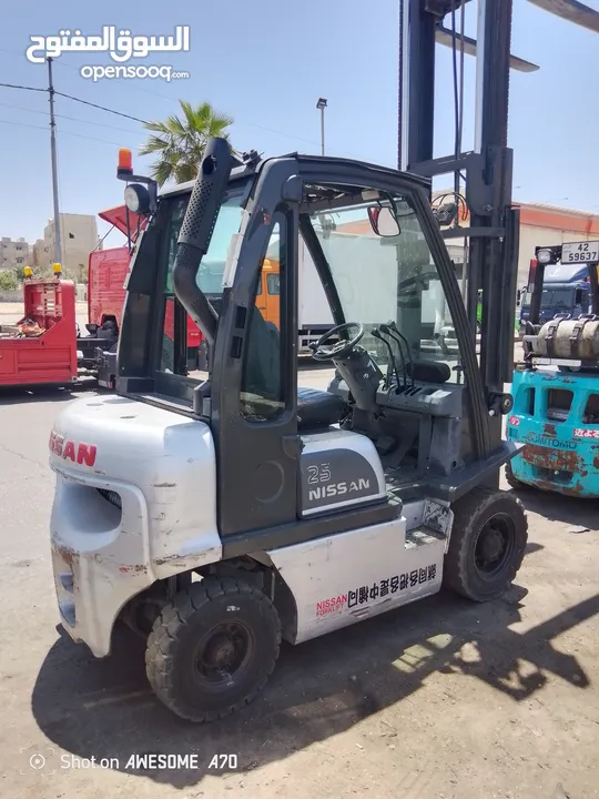 رافعه شوكيه نوع نيسان ديزل بحاله جيده جدا حمولة 2 طن ونص 3حركات صايد شفت