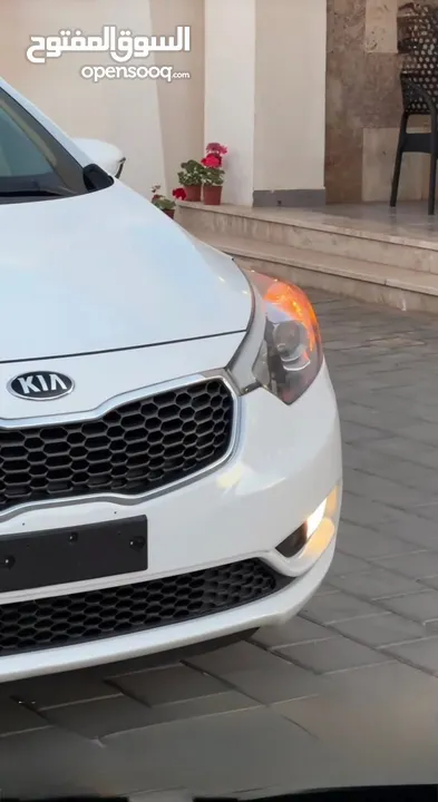 كيا سيراتو k3 سعرررررر حرررررررق حرررررررق مع فتحة سقف