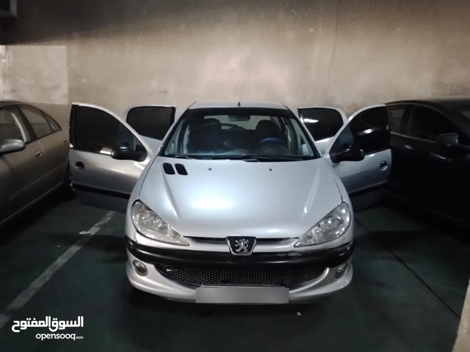 سياره بيجو  206  موديل  2006  للبيع  لون فضي   بحاله جيده جدا
