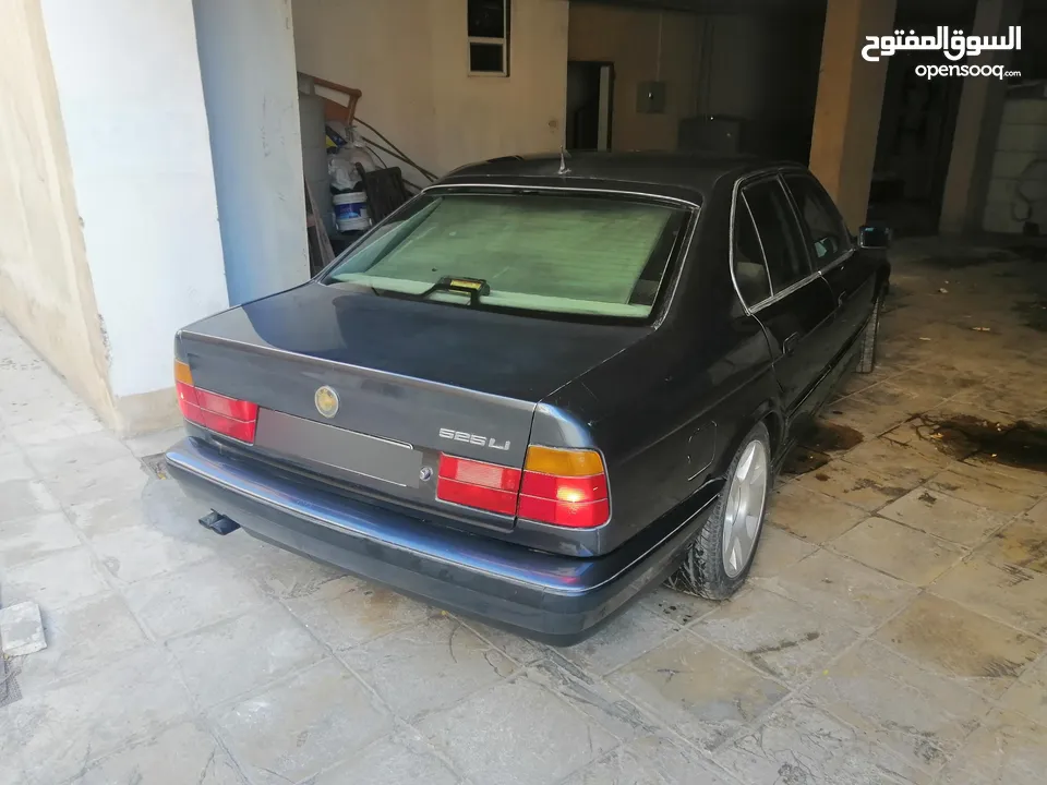 سياره بي ام دبل يو