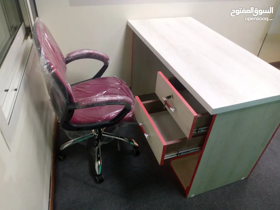 عرض خاص مكتب موظف / مكتب دراسي مع كرسي