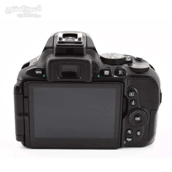 كاميرا نيكون دي 5600 بالكرتونة مع حقيبة وحامل تصوير / Nikon D5600 camera with box ,bag , tripod