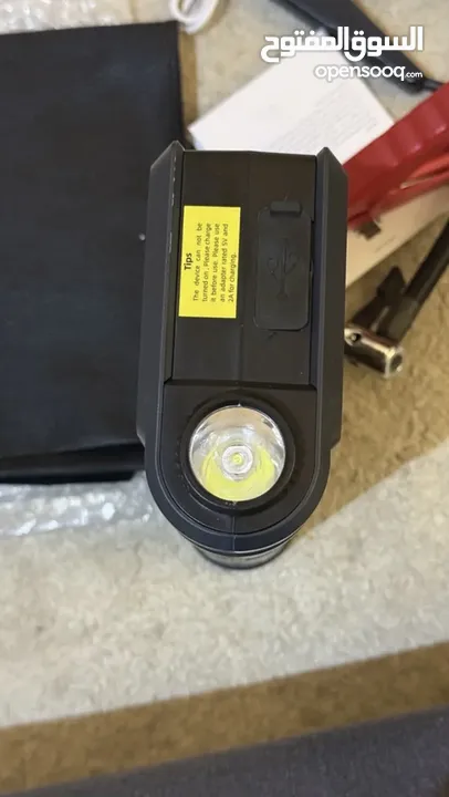 مكثف طاقة ( Jump starter ) لشحن بطارية السيارة بالإضافة إلى القدرة على نفخ العجال
