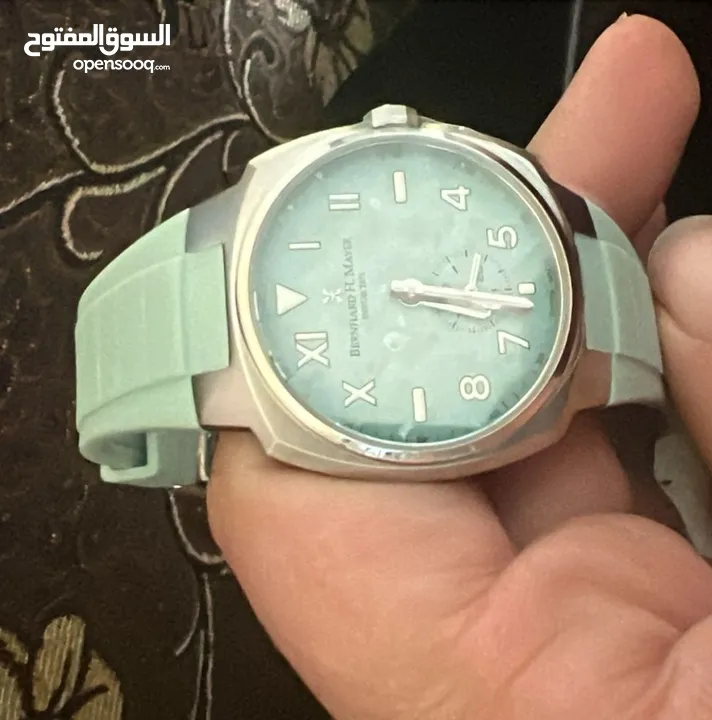 ساعة سويسرية