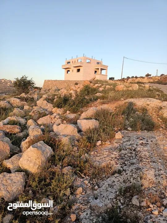 أرض سكنية مميزة ذات إطلالة بانورامية على الغرب والشمال جاهزة للبناء في إسكان المهندسين بطنا