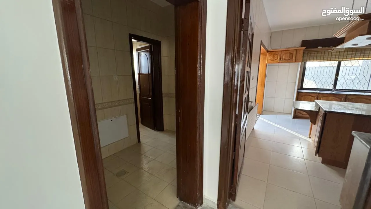 Well-Maintained Villa in Umm Al Summaq / فيلا بحالة ممتازة في أم السماق