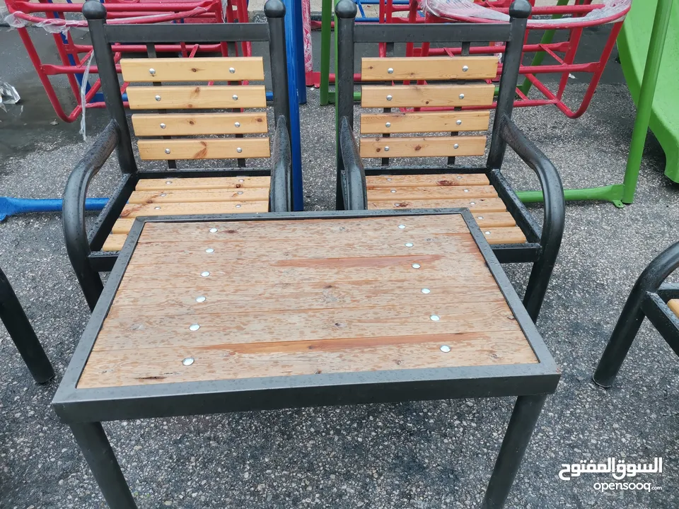 طقم مقاعد وبنشات حديقة حديد وخشب سويد رباعي مع طاولة
