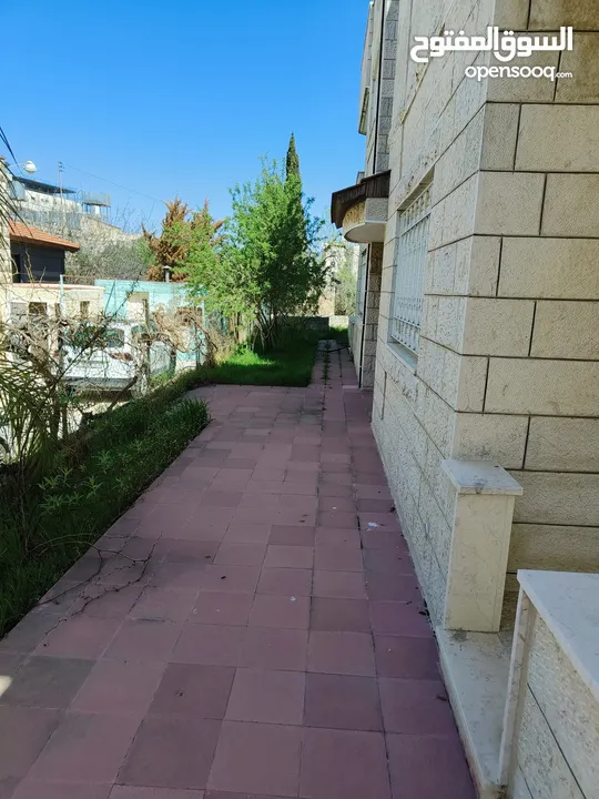 فيلا طابقين للبيع قريب جامعة بيت لحم