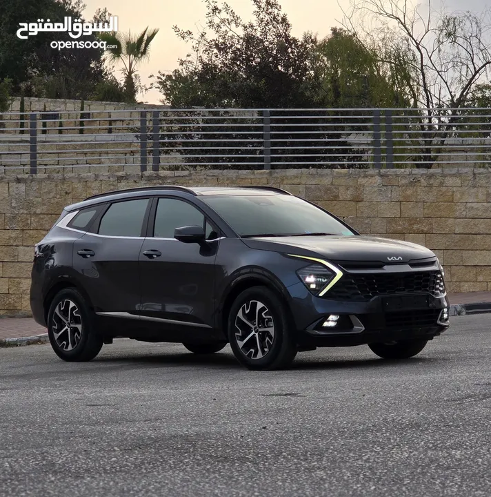 كيا سبورتاج هايبرد 2023 - فل كامل مع بانوراما - غرفة مميزه - عداد قليل اصلي - إمكانية التقسيط.