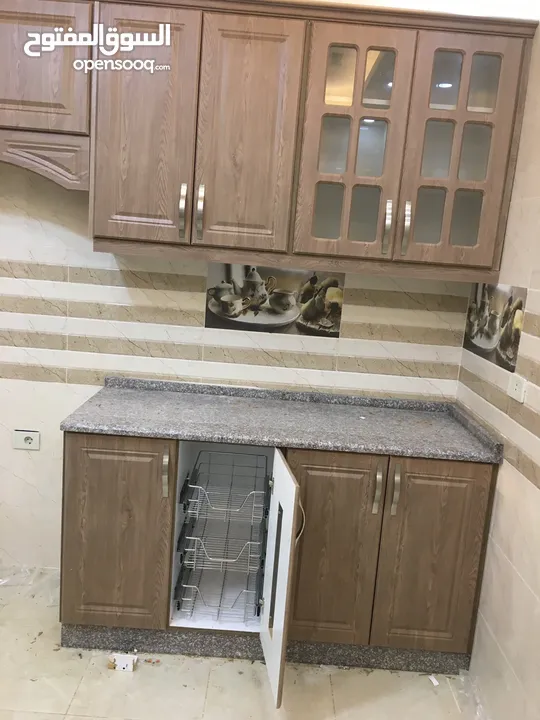 نجار متنقل في مدينه السلط لكافه اعمال النجاره تفصيل تركيب وفك الاثاث وصيانه