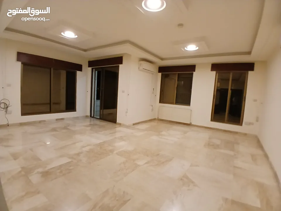 شقة للايجار في دير غبار