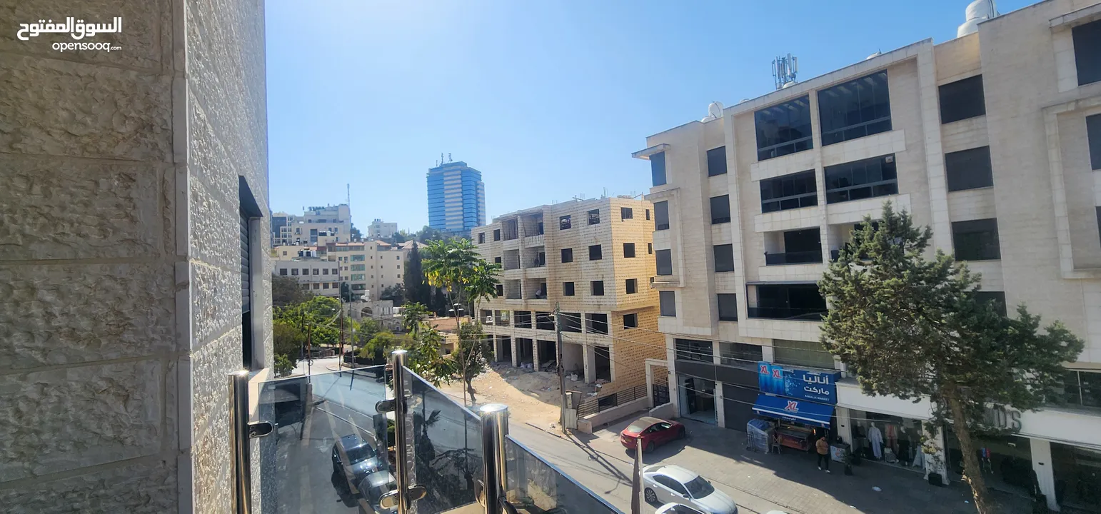 شقة وسط البلد قريبة من جميع الخدمات الشقة مكونة من غرفتين وصالون وحمامين ومطبخ وبرندة