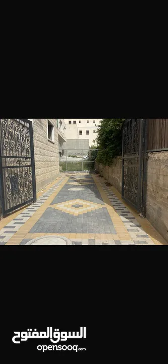 محل مع مساحة خارجية مبلطة مشتلفوت