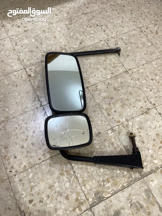 مرايا مع ذرعانهم