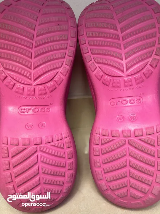 كروكس crocs حذاء رياضي/ شبشب بكعب عالي مريح وعصري