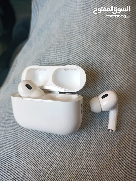 سماعات AirPods الجيل الثاني (أصلية)