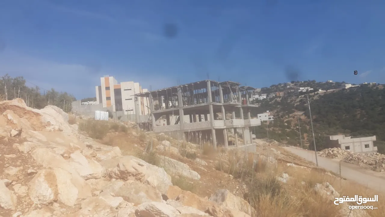 بيت عظم للبيع  مكون من ثلاثة طوابق عظم للبيع  عجلون الهاشميه  اطلاله بانوراما  قرب التلفريك
