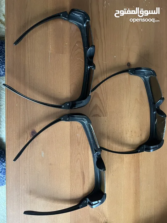 نظارات ثلاثية الابعاد لتلفزيون سامسونج  3D active glasواحده شغاله+2 بحاجه لزجاجة والجميع بعشرة دينار