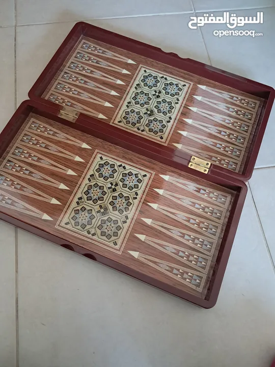 طاوله نرد برسمه جميله ومريحه بألوان زاهيه  سعر خرافي
