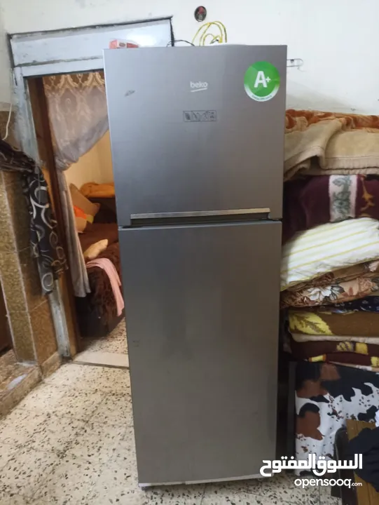 ثلاجه شبه جديدة وكالة سعر الشراء 350