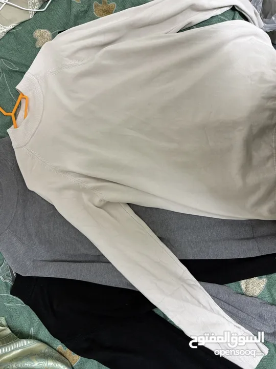 ملابس للبيع اغلبها لم يلبس ومن ماركات معروفة