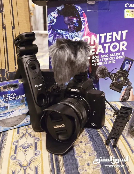 كاميرا (Canon EOS M50 Mark 2) للبيع بكامل اغراضها