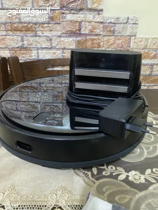 مكنسه ربوت شاومي بحالة ممتازة