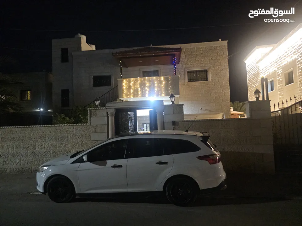 بيت حجر  طابقين مستقل للبيع في أريحا-حي كتف الواد ع مساحة 460 متر للأرض