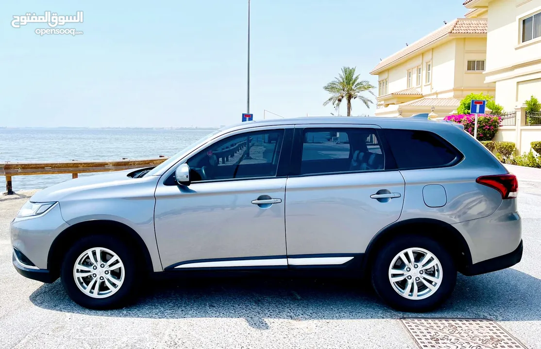 2020, MITSUBISHI OUTLANDER 4x4, SINGLE OWNER, 37K KM.