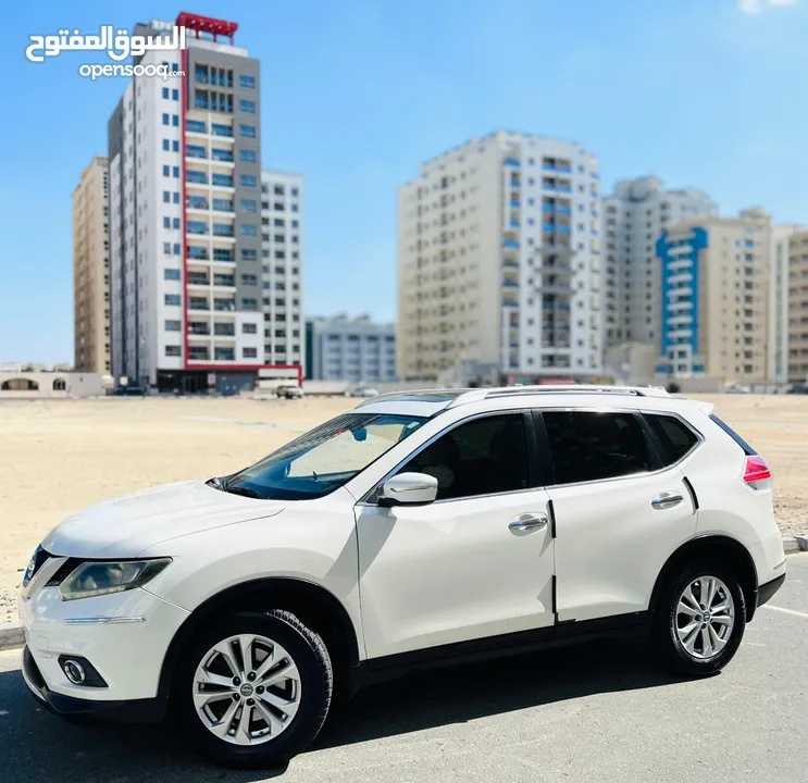 NISSAN XTRAIL 2015 WHITE GCC WITH SUNROOF