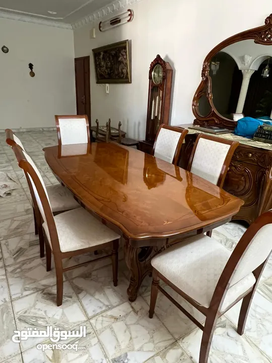 طاولة سفرة فخمة للبيع بسعر مغري