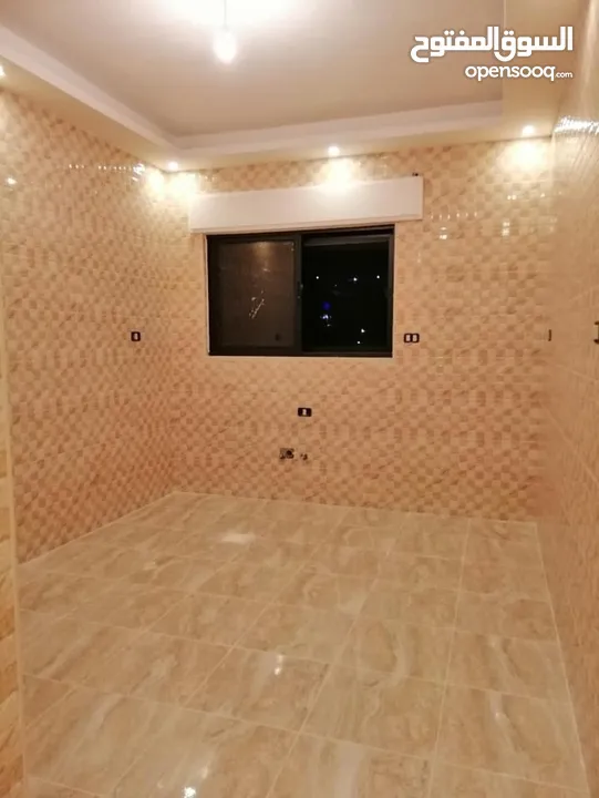 بيت بناء حديث للايجار
