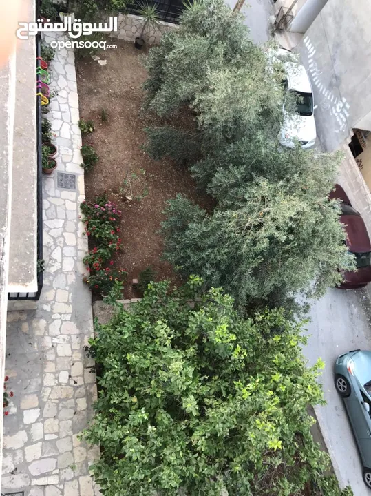 عمارة من 3 شقق مساحة 320 م وارض فارغة ياجوز منطقة الرشيد حي جعفر قرب اخر موقف للباصات