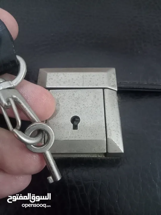 حقيبة رجالية بيزنس بالمفتاح Leather briefcase with key lock for men